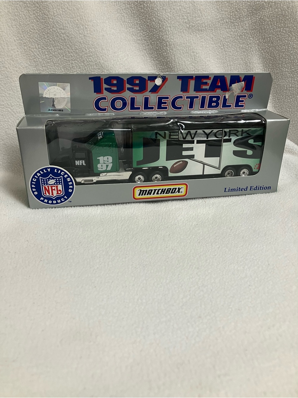 Matchbox New York Jets NFL Semi Truck Collector Toy 1997 NIB